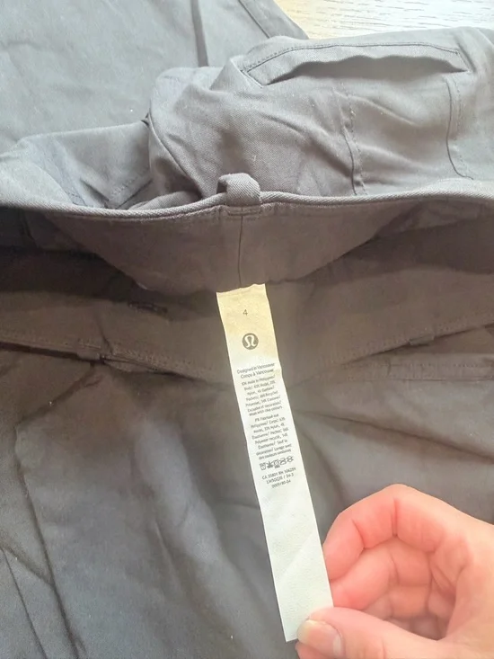 Lululemon Pleat-Front High-Rise Trouser
Regular size 4 color black - Picture 3 of 7